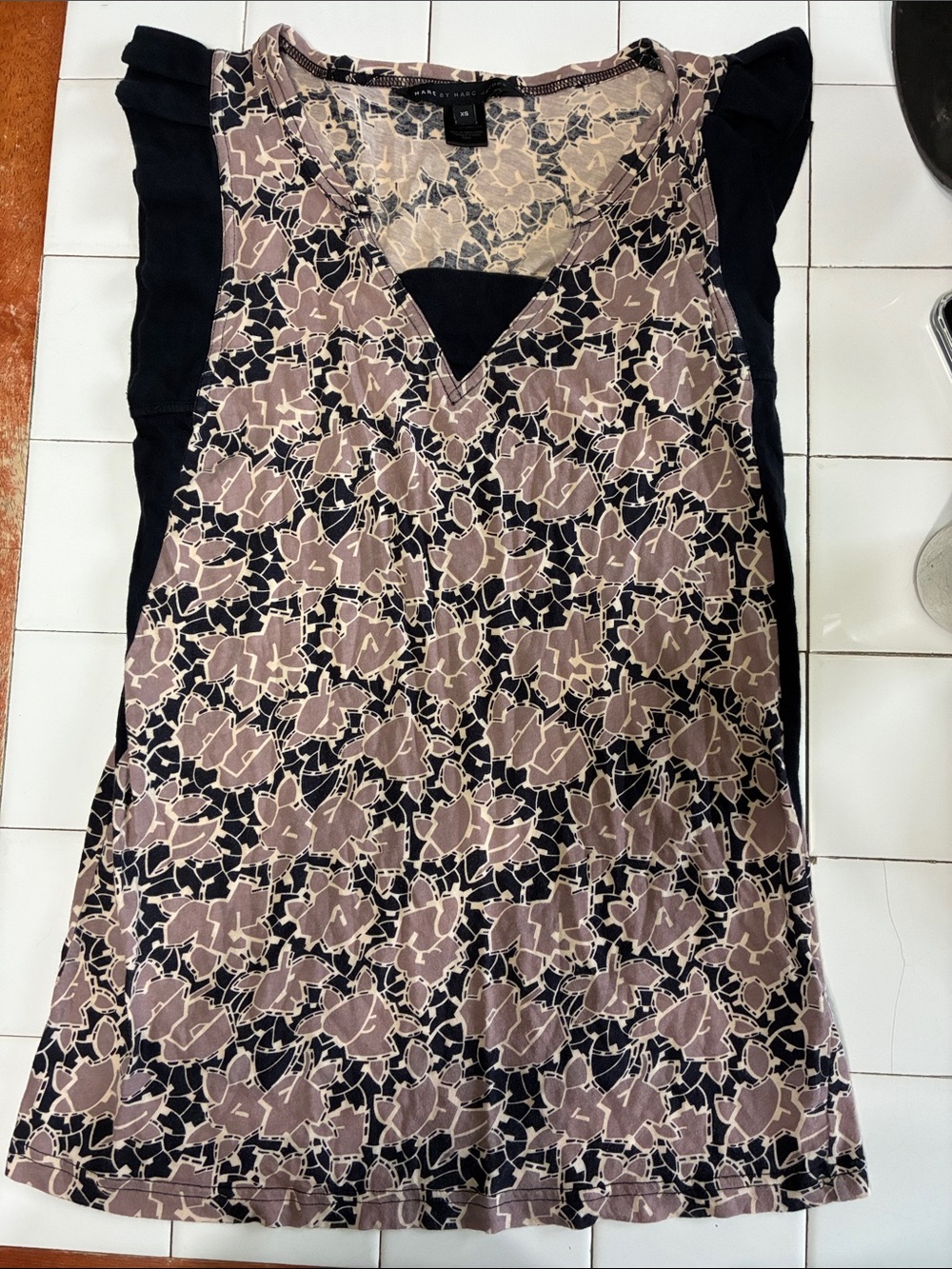 Marc By Marc Jacobs Sleeveless Floral Print V-Neck Top in Navy & Taupe Size XS